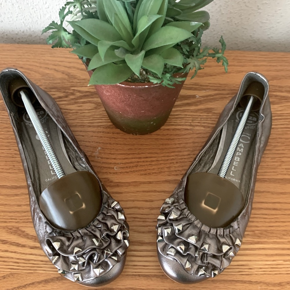 JEFFREY CAMPBELL Metallic gun metal silver ruffled leather flats - Size 7.5